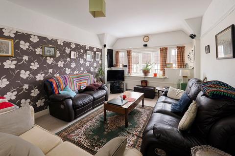 2 bedroom flat for sale, High Street, Elham, Canterbury, CT4