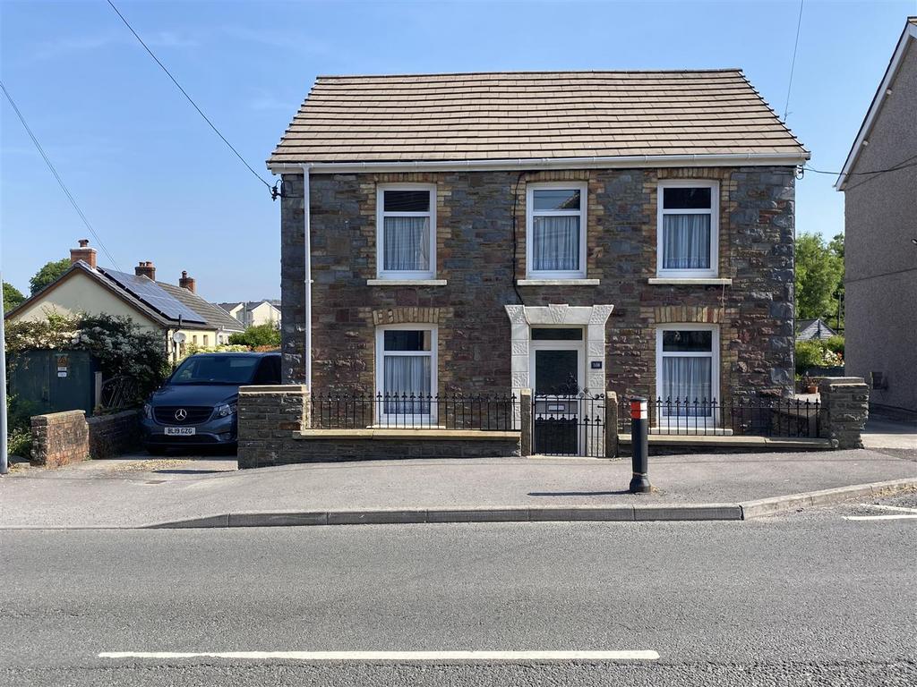 Carmarthen Road, Cross Hands, Llanelli 3 bed detached house £835 pcm