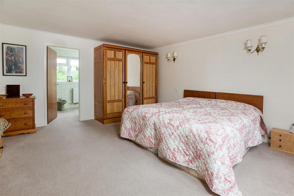 Bedroom 1.jpg