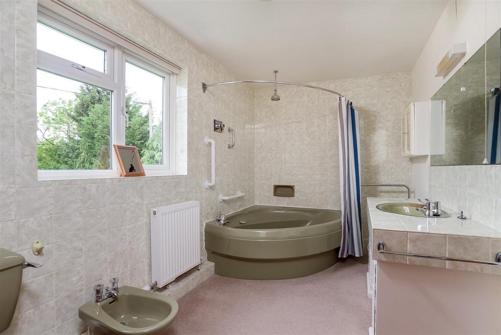 Main Bathroom.jpg