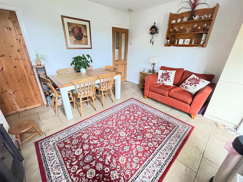 Dining kitchen   reception area