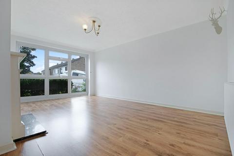21 Pinnacles, Waltham Abbey, EN9 1TG