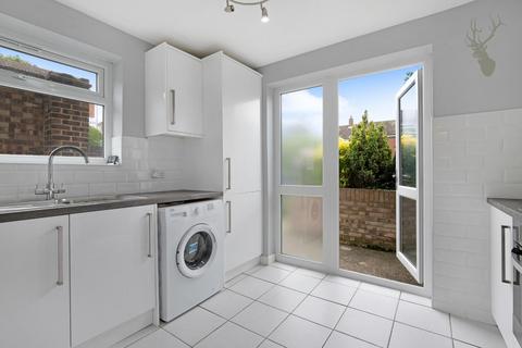 21 Pinnacles, Waltham Abbey, EN9 1TG