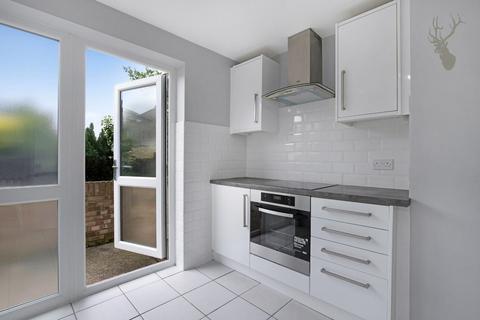 21 Pinnacles, Waltham Abbey, EN9 1TG