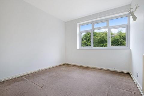 21 Pinnacles, Waltham Abbey, EN9 1TG