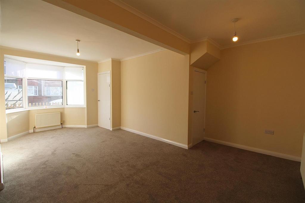 Foredyke Avenue, Hull 2 bed house £625 pcm (£144 pw)