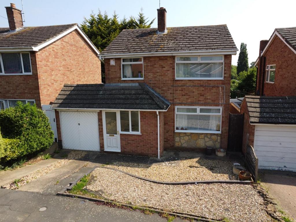 Taunton Avenue, Abington Vale, Northampton 3 bed detached house for