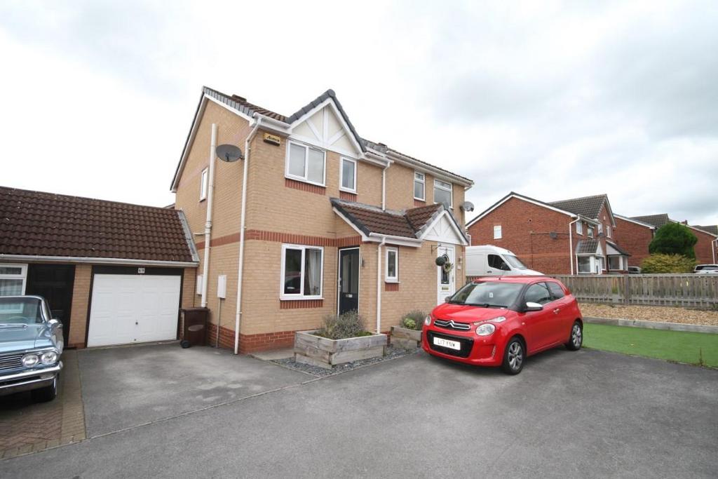 Hunsworth Lane, Hunsworth, Cleckheaton 2 bed semidetached house for