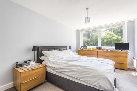2 bedroom flat to rent, Hershell Court, East Sheen, SW14