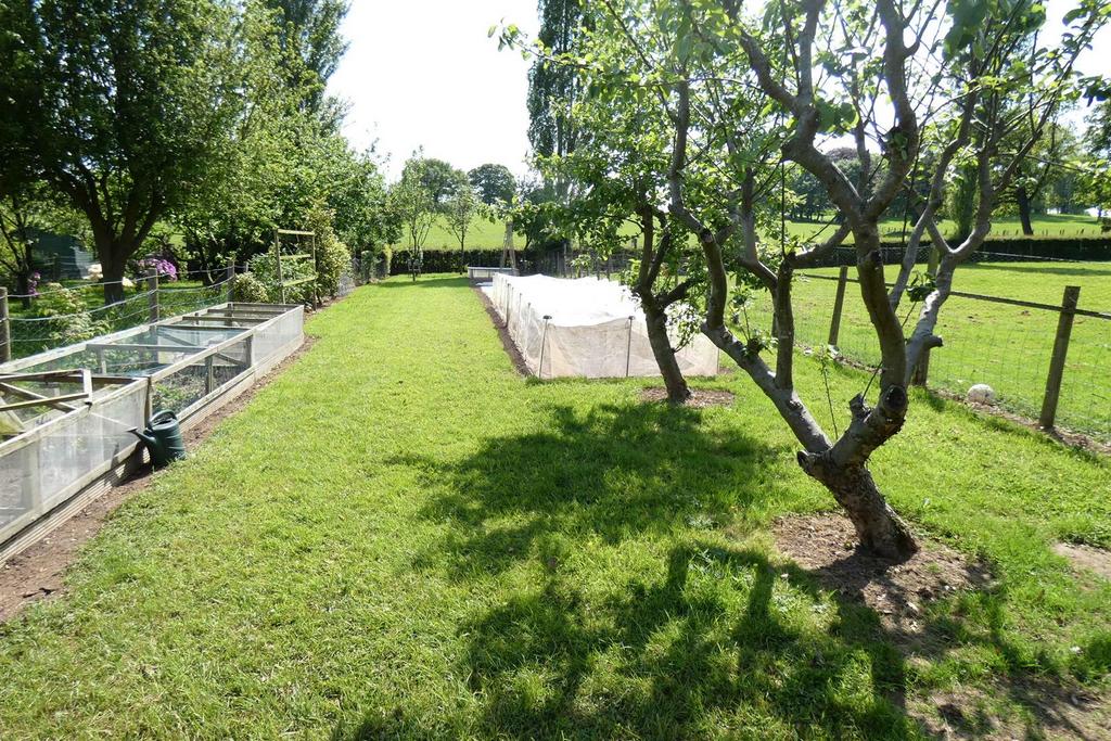Oakhill Close, Tean, StokeOnTrent 3 bed semidetached house for sale
