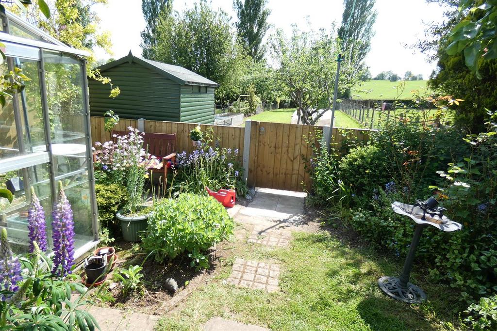 Oakhill Close, Tean, StokeOnTrent 3 bed semidetached house for sale