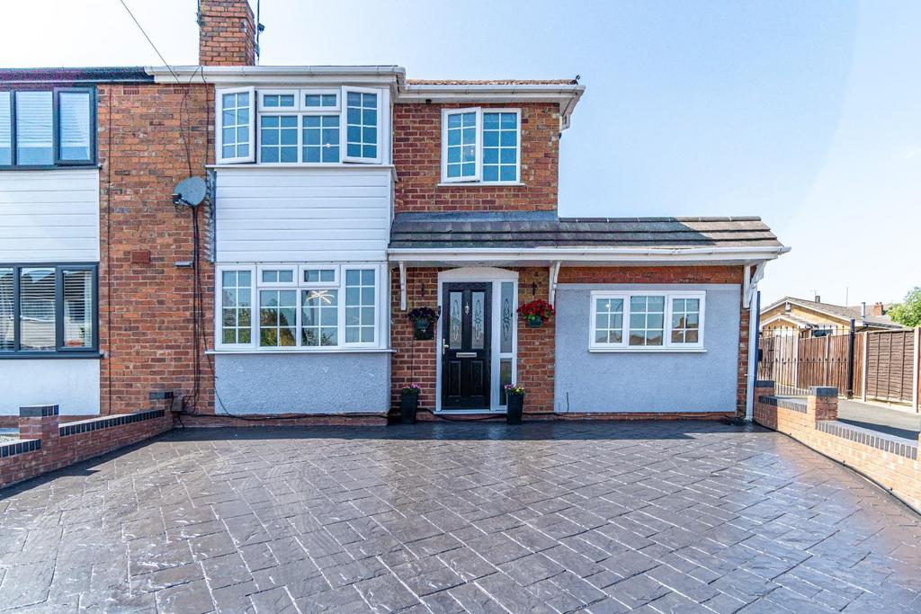Maslin Drive, Hurst Hill 4 bed semidetached house £290,000