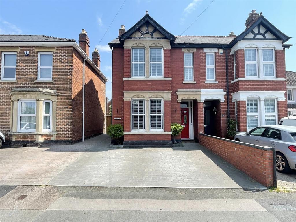 Elmbridge Road, Gloucester 4 bed semidetached house £400,000