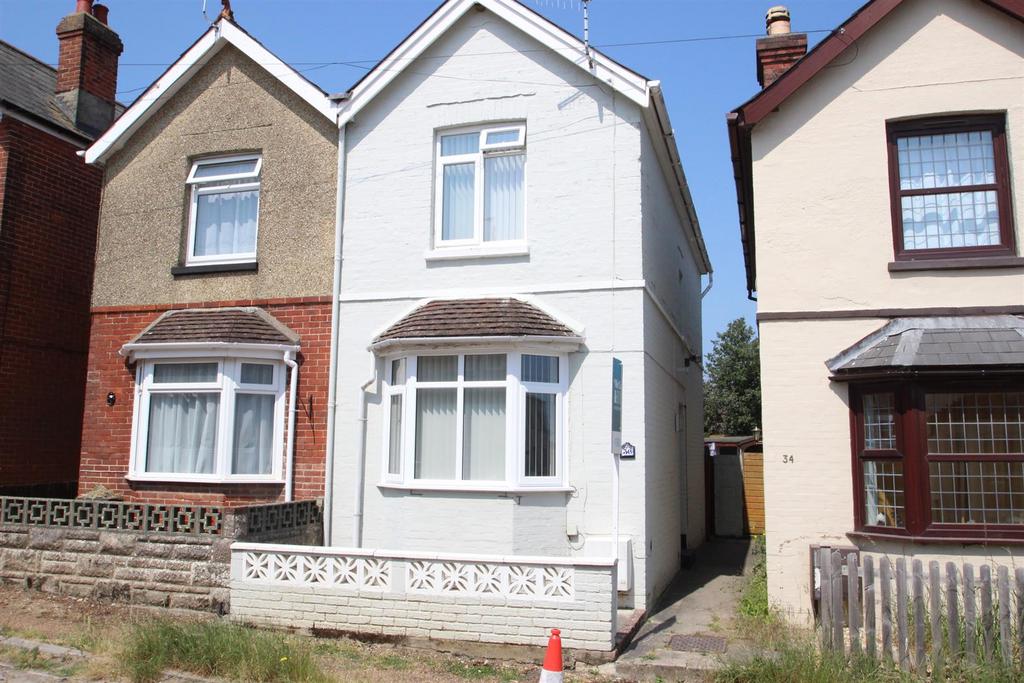 Coronation Road, Cowes 2 bed semidetached house for sale £270,000