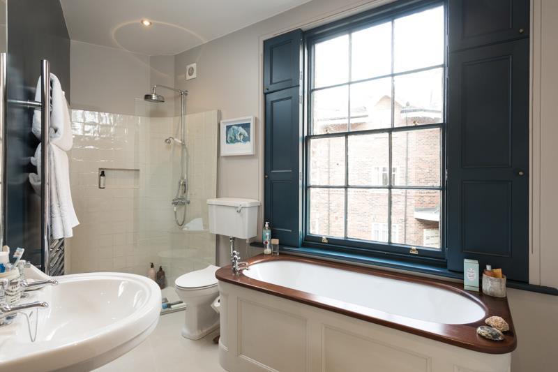 Bedroom 1 en suite