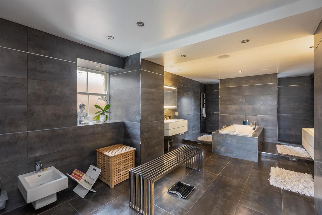 Principal Bedroom Suite