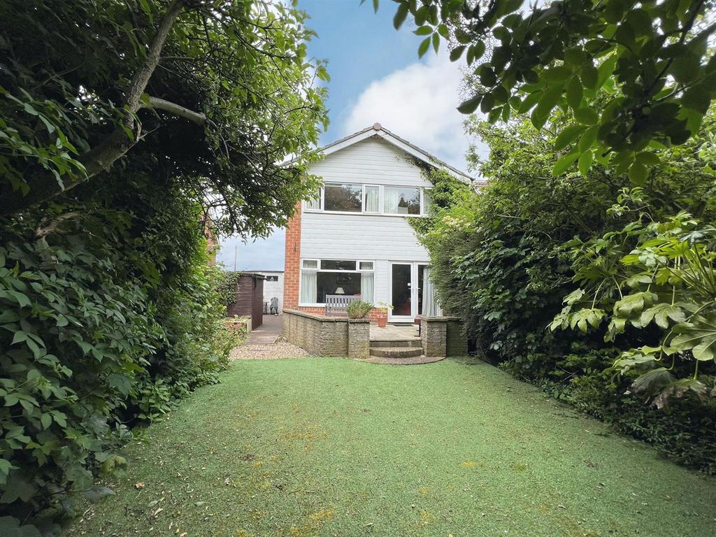 Stanley Avenue, Hornsea HU18 4 bed detached house for sale £245,000