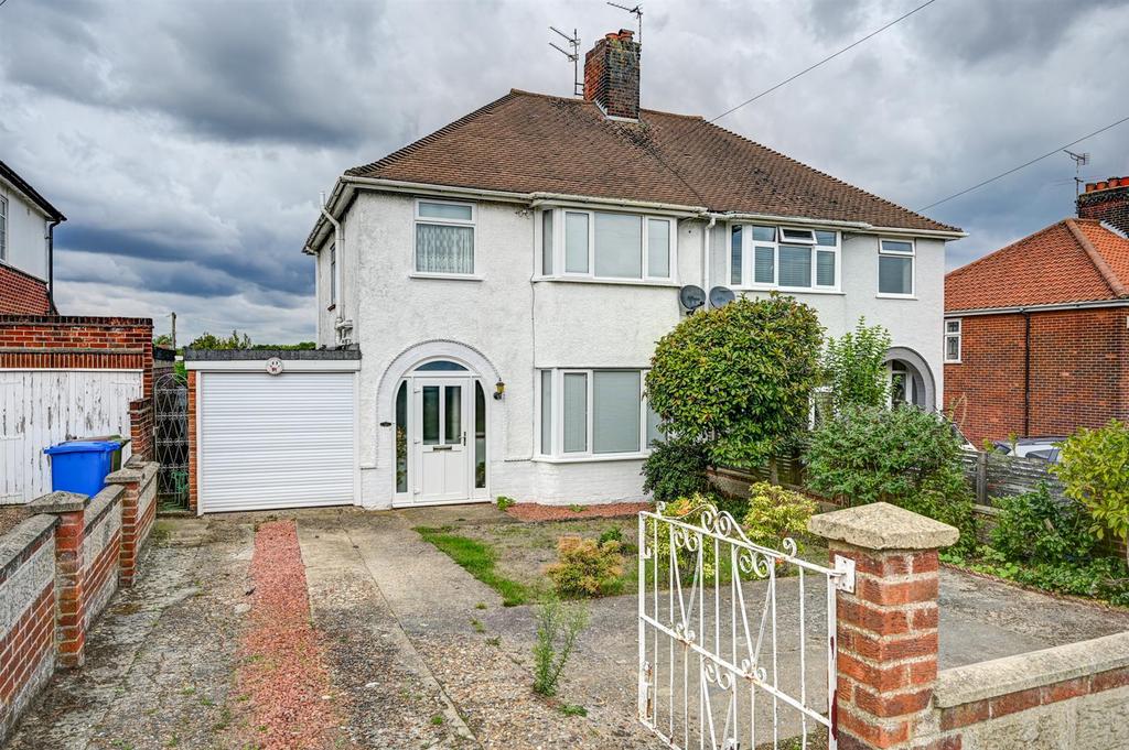 Thorpe St Andrew, Norwich NR7 3 bed semidetached house for sale £290,000
