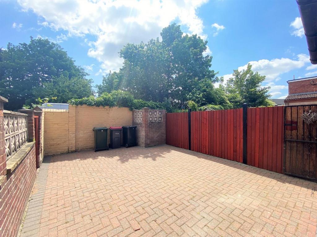 Sheffield Lane, Catcliffe, Rotherham, S60 5TA 2 bed terraced house £