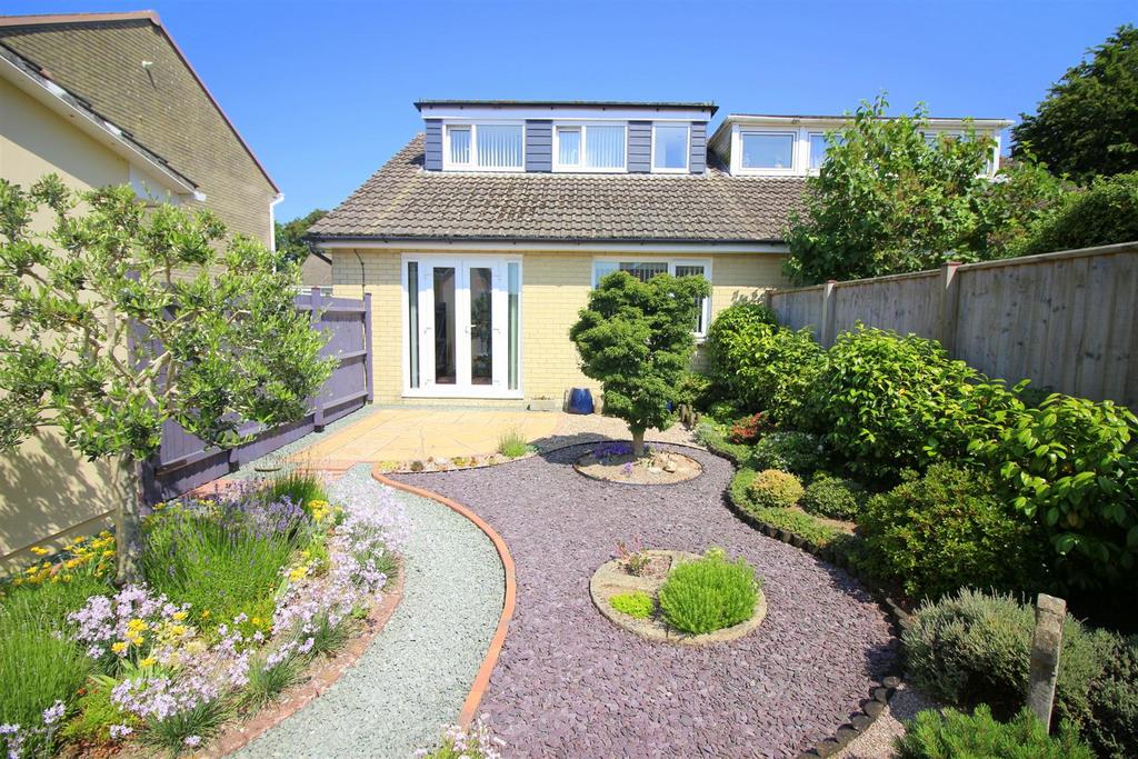 Wearde Road, Saltash 3 bed semidetached bungalow £330,000