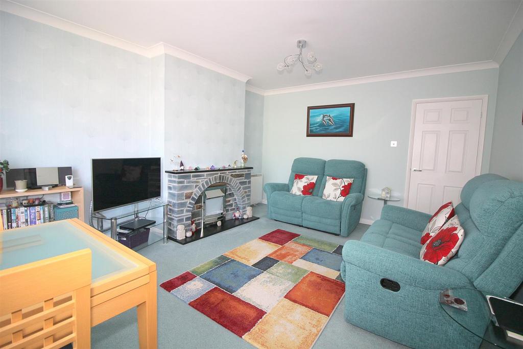 Wearde Road, Saltash 3 bed semidetached bungalow £330,000