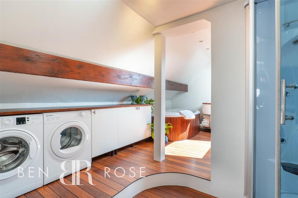 Family Bathroom/Washroom