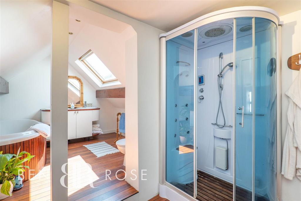 Family Bathroom/Washroom