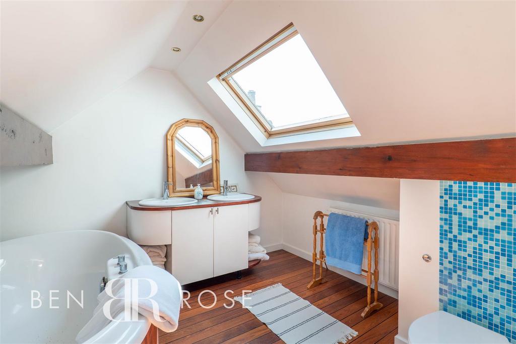 Family Bathroom/Washroom