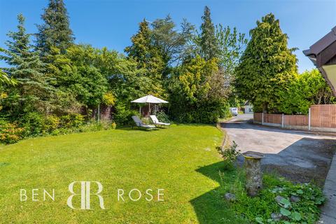 6 Crocus Field, Leyland, PR25 3DY