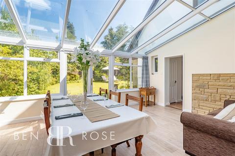 6 Crocus Field, Leyland, PR25 3DY