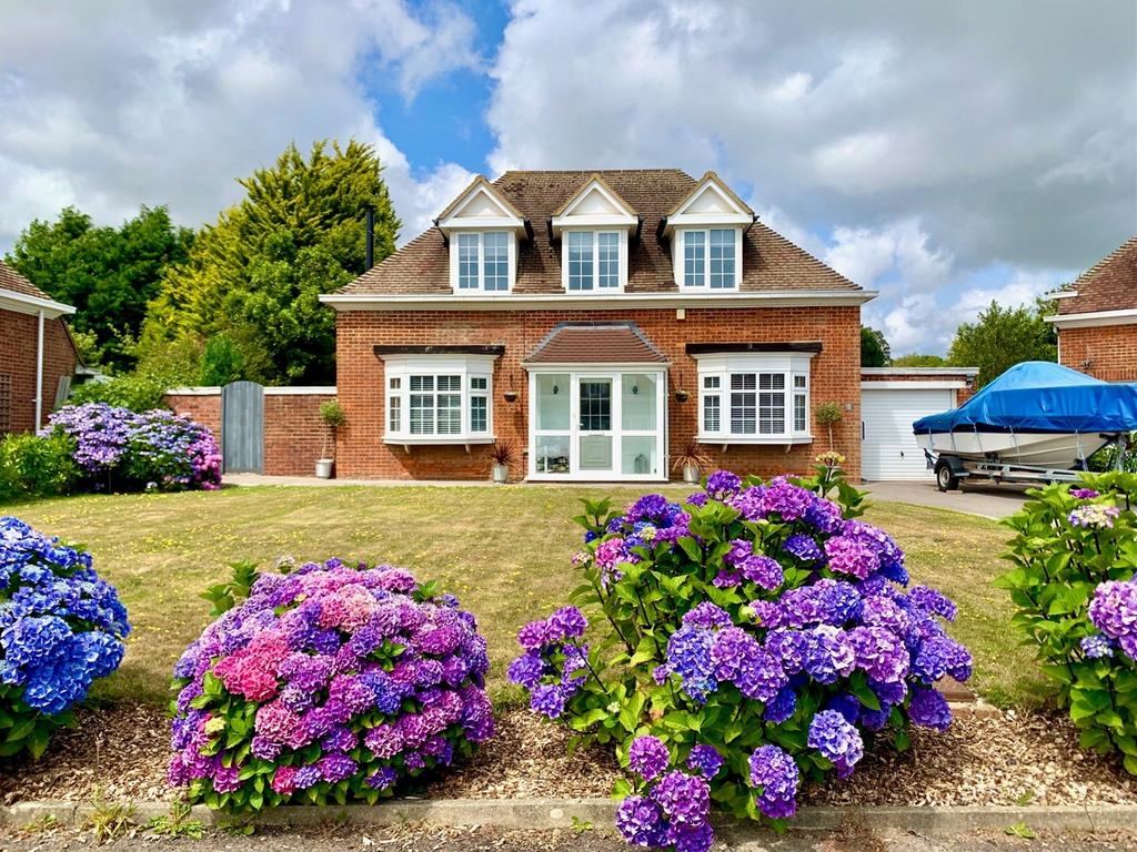 Elsted Road, Cooden, BexhillonSea, TN39 3 bed chalet for sale £725,000