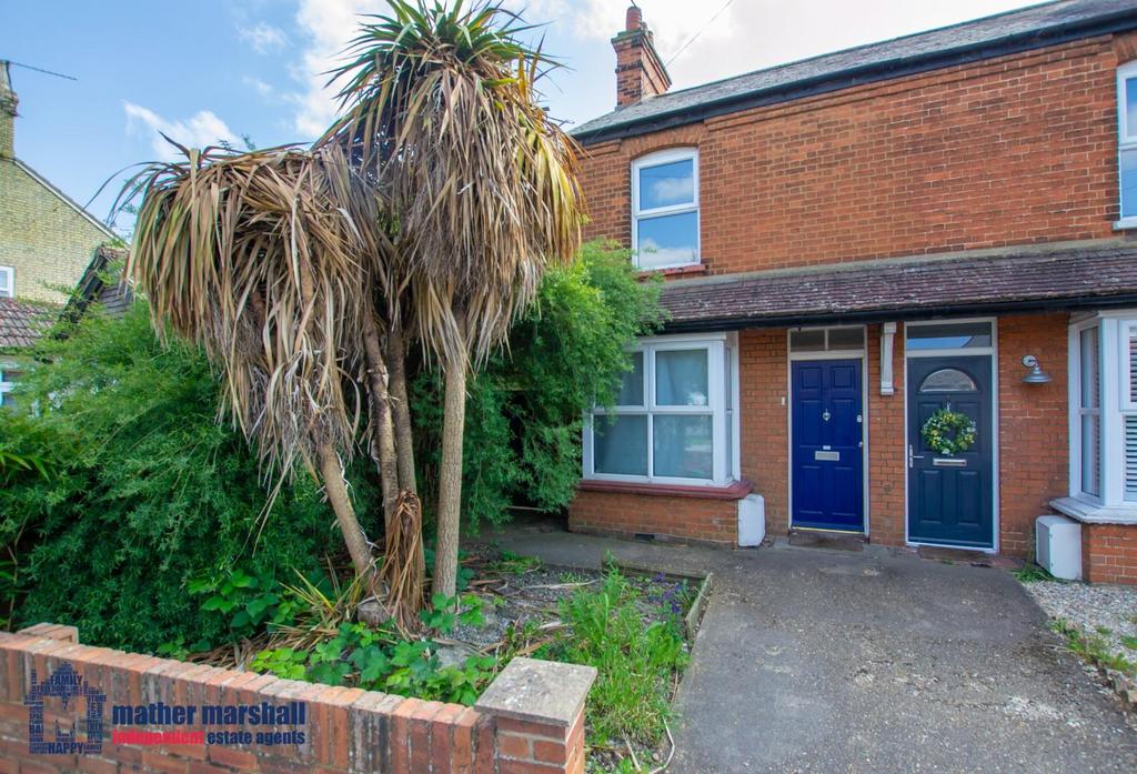 Fishers Green Road, Stevenage 2 bed end of terrace house for sale £