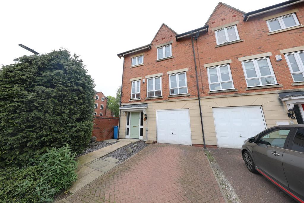 Madeira Court, Hull 4 bed townhouse for sale £230,000