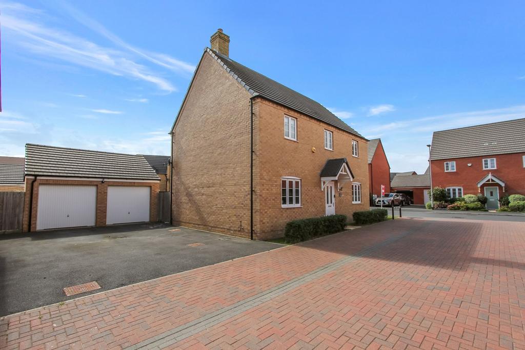 Fallows Crescent, Cranfield, Bedford, MK43 4 bed detached house for
