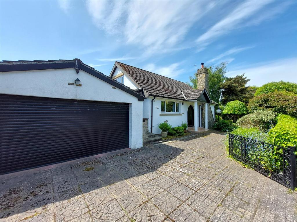 Coastal Road, Burniston, Scarborough 4 bed detached bungalow for sale