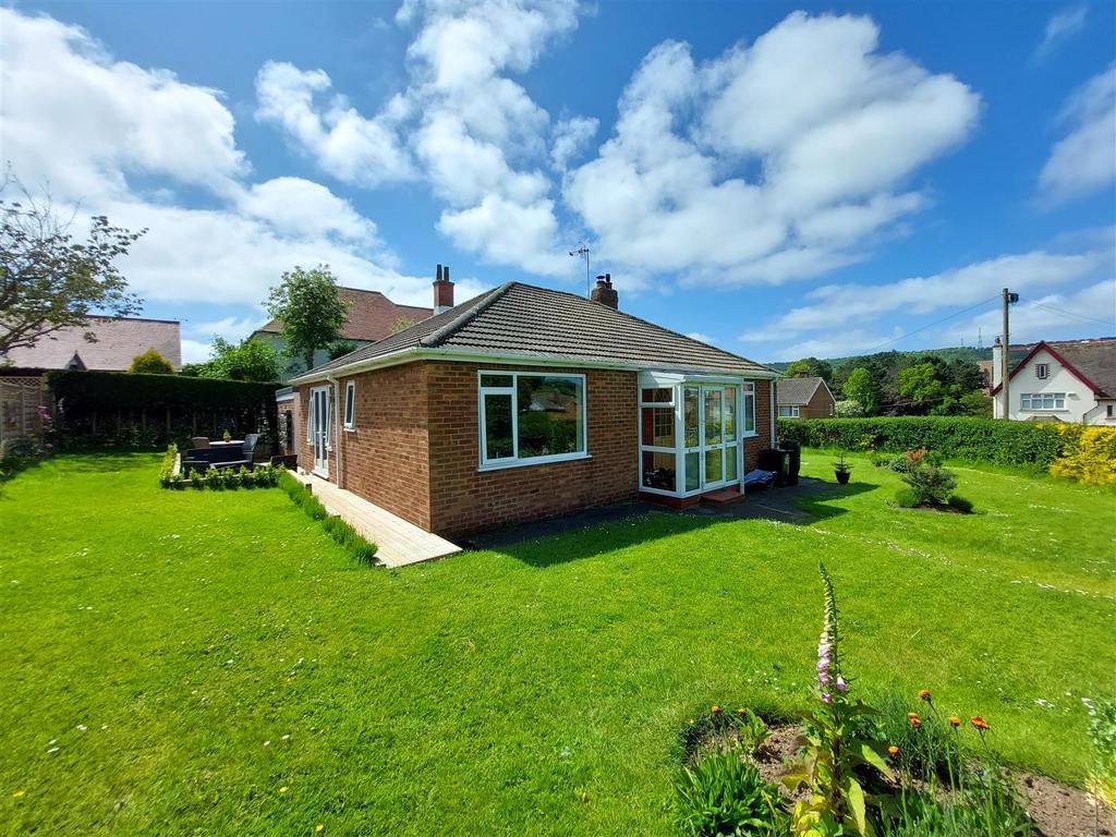 Scalby Road, Scarborough 2 bed detached bungalow for sale £340,000