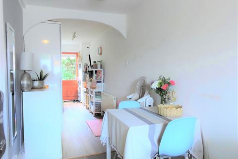 2a Mandeville Road, Enfield, EN3 6SN