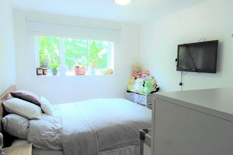 2a Mandeville Road, Enfield, EN3 6SN