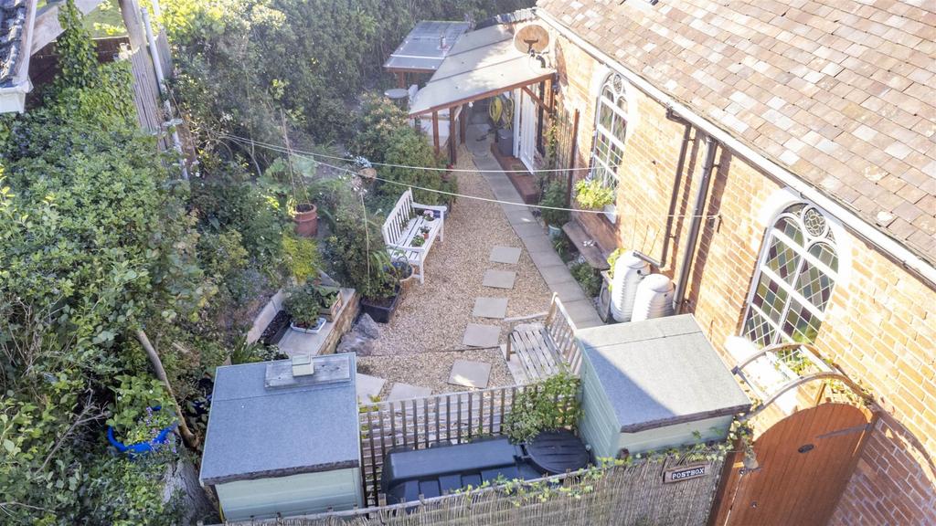 Side Courtyard Garden