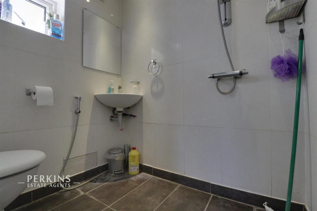 Bathroom2.jpg