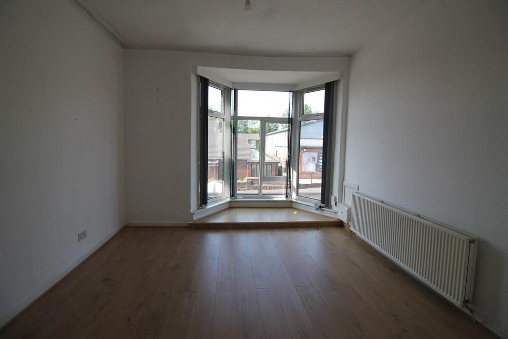 Chorley Old Road, Bolton, BL1 2 bed flat £700 pcm (£162 pw)