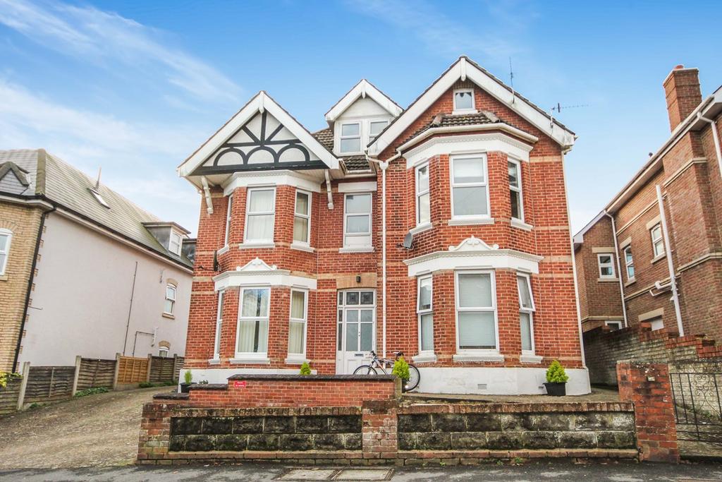 74 Alumhurst Road, WESTBOURNE, BH4 1 bed flat for sale £210,000