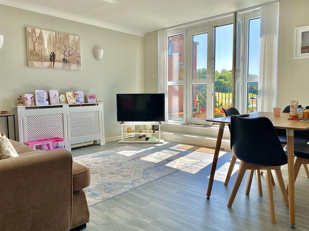 Armstrong Quay, Liverpool 2 bed apartment for sale £230,000