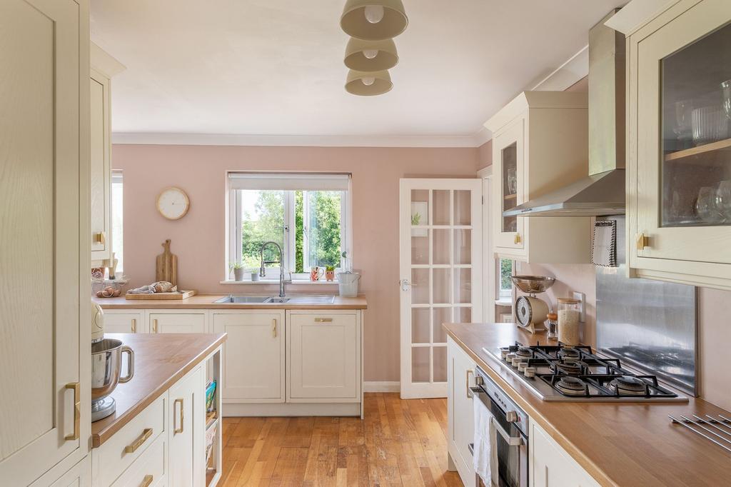 Quillet, Hillfield, Dartmouth: Kitchen