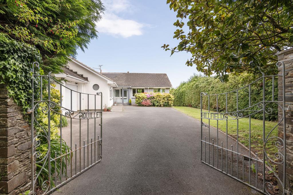 Quillet, Hillfield, Dartmouth: Entrance & Driveway