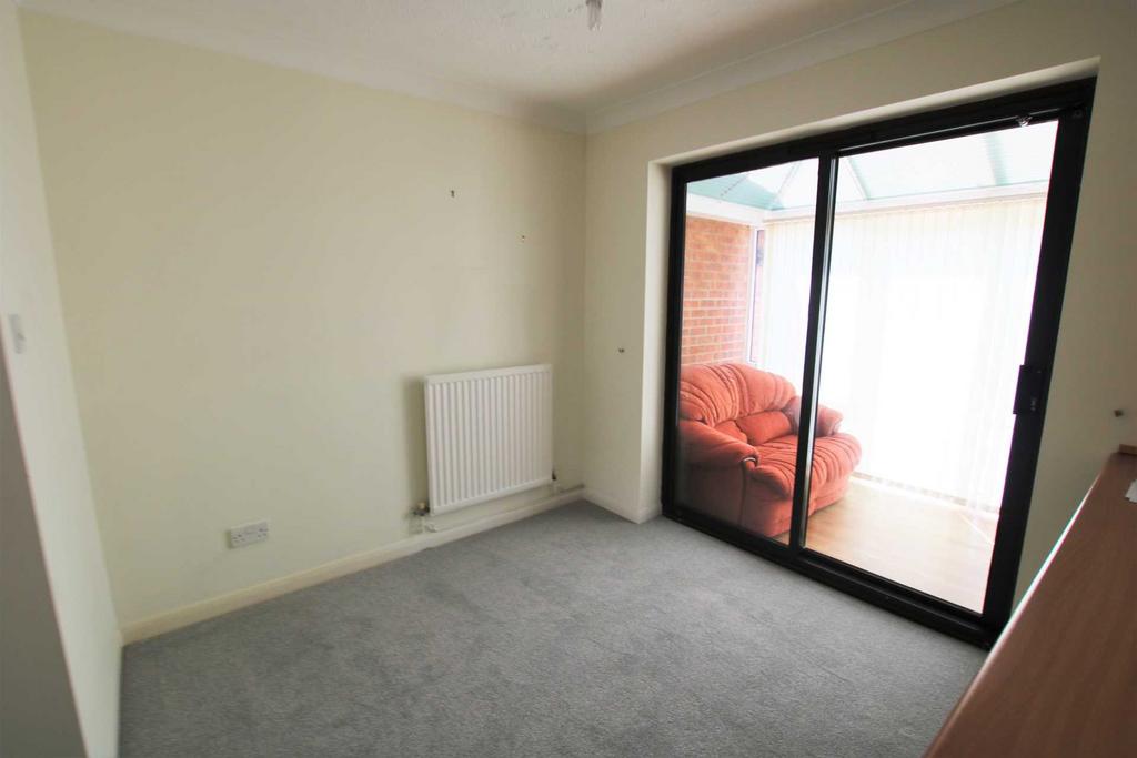 Ashgrove, Thorpe Marriott, Norwich 3 bed link detached house £265,000