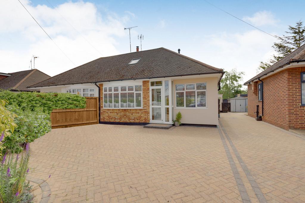 Doric Avenue, Rochford, SS4 3 bed chalet for sale £375,000