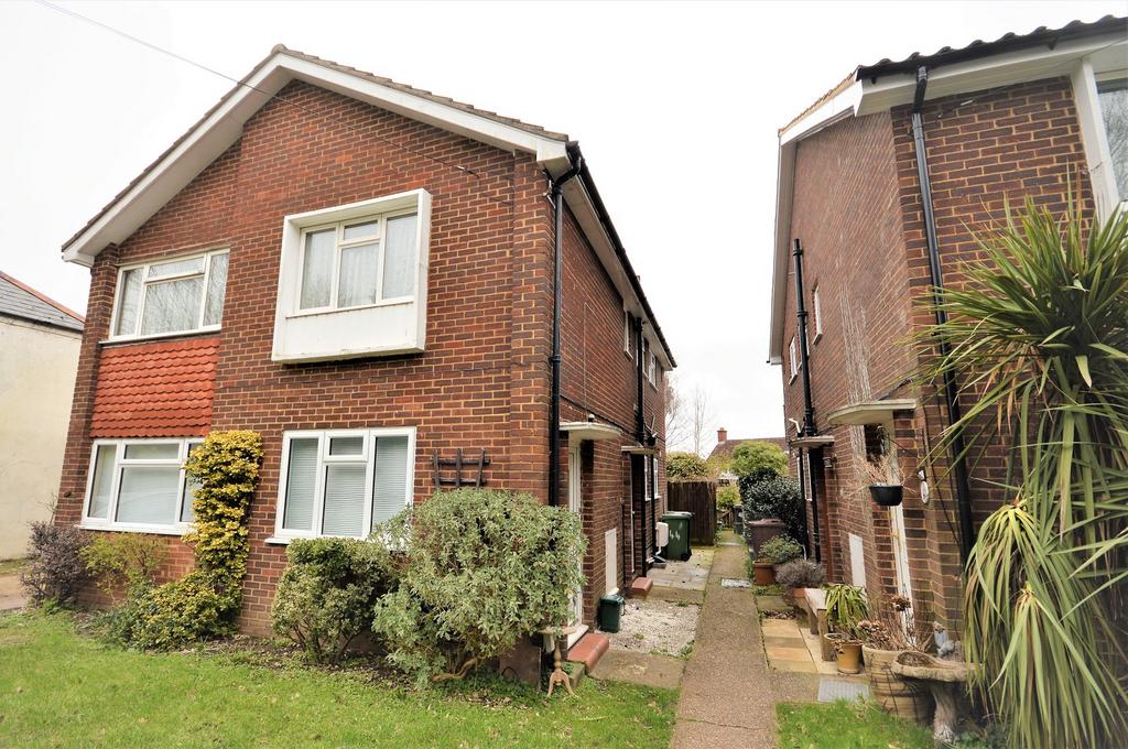 Castle Road, Epsom, Surrey. KT18 2 bed for sale £349,950