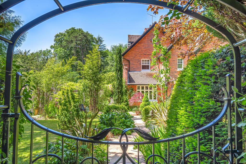 Waggoners Wells, Grayshott, Hindhead, Hampshire, GU26 5 bed link