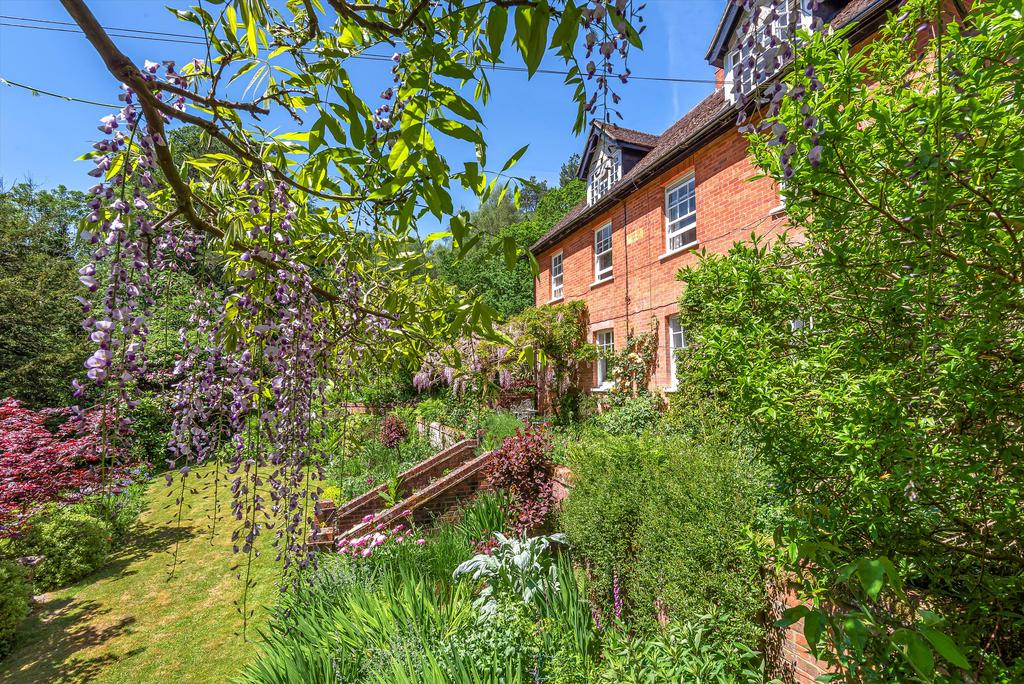 Waggoners Wells, Grayshott, Hindhead... 5 bed link detached house for